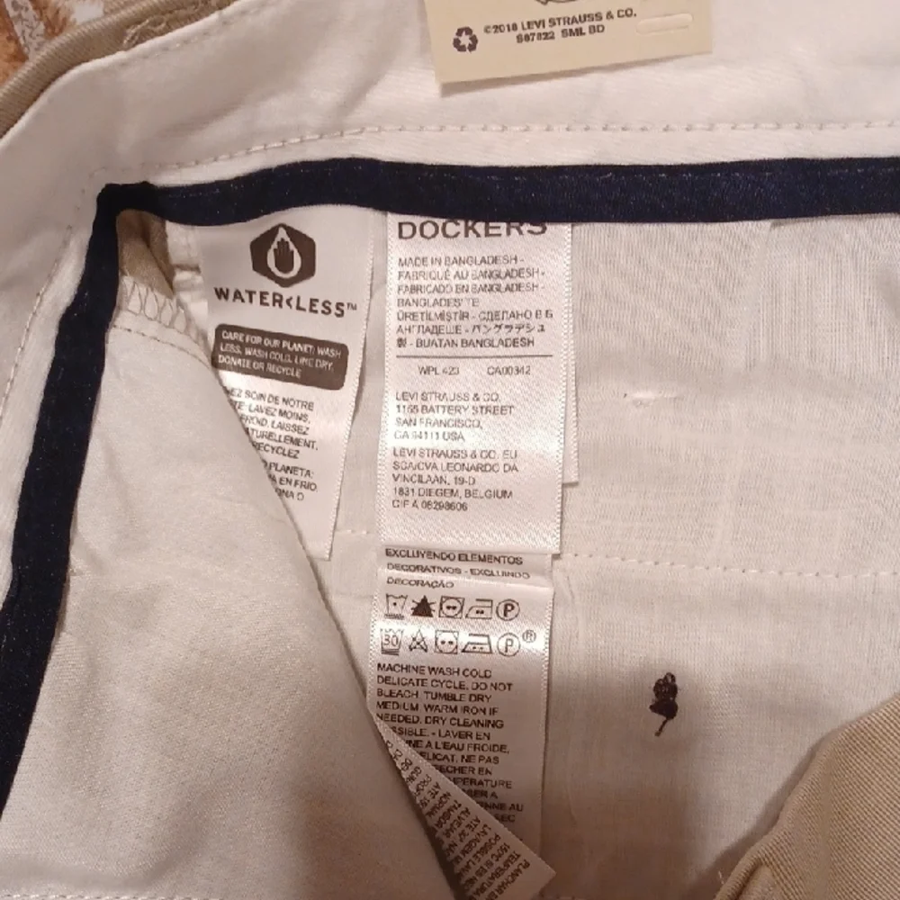 Dockers Men's Classic Fit Khaki Pants 36x32